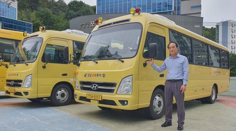 부산 강남투어협동조합의 박숙현 대표는 앨리슨 트랜스미션의 전자동 변속기가 장착된 카운티 오토매틱 차량을 30대 운행하고 있다 © 앨리슨 트랜스미션(Allison Transmission, Inc)