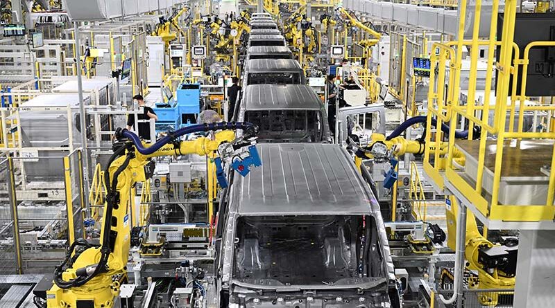 화성 EVO Plant East 차체 용접 생산라인 모습