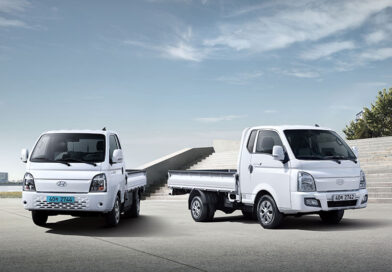 왼쪽부터 현대차 2026 포터 II 일렉트릭, 2026 포터 II LPG 모델