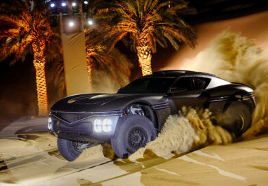 제네시스의 ‘엑스 스콜피오 콘셉트’가 아랍에미리트 룹알할리 사막에서 주행 시연을 하는 모습