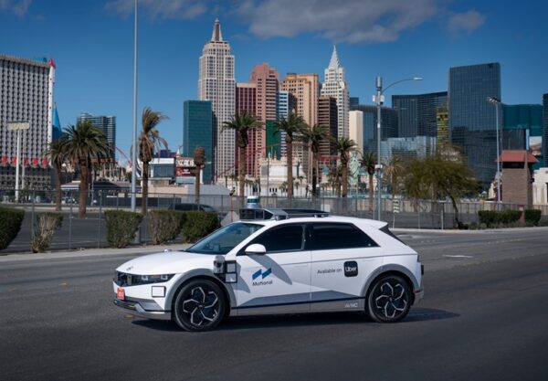 미국 라스베이거스에서 우버와 함께 시범 서비스 중인 모셔널 아이오닉 5 로보택시