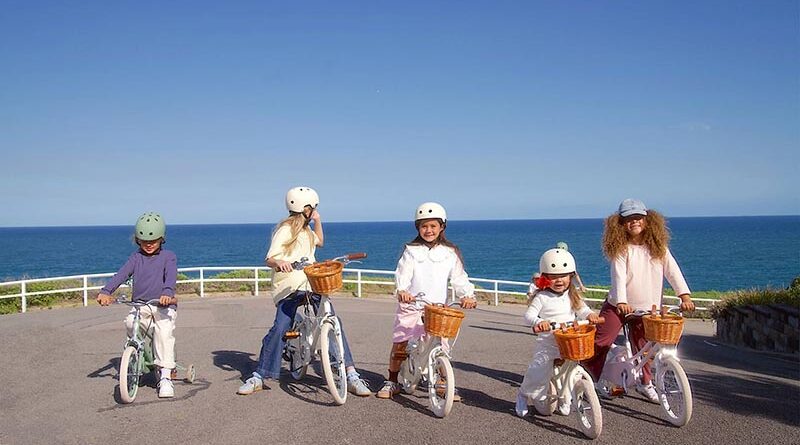 누킴스가 스페인 키즈 라이딩 브랜드 밴우드(BANWOOD)와 한국 독점 유통 계약을 체결했다