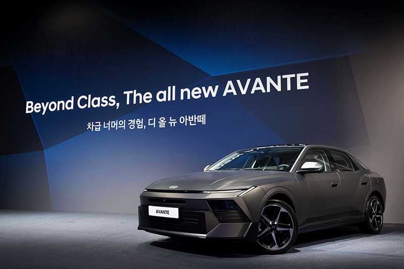 ‘디 올 뉴 아반떼 테크 데이(The all new AVANTE Tech Day)’에 전시된 현대차 디 올 뉴 아반떼