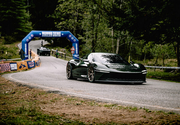 ‘뚜또 베네 힐클라임’에서 주행 중인 마그마 GT 콘셉트